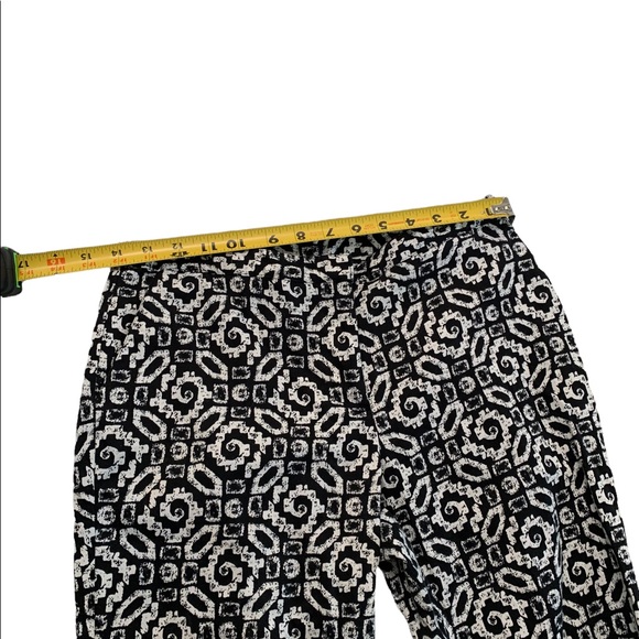 Ruby Rd. Black & White Capri Pants Size 4P - Picture 6 of 13
